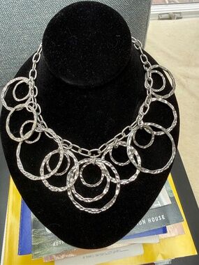 Statement Necklace in Silver Metal